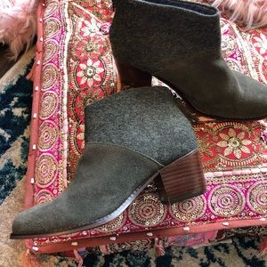 Toms grey zip up booties